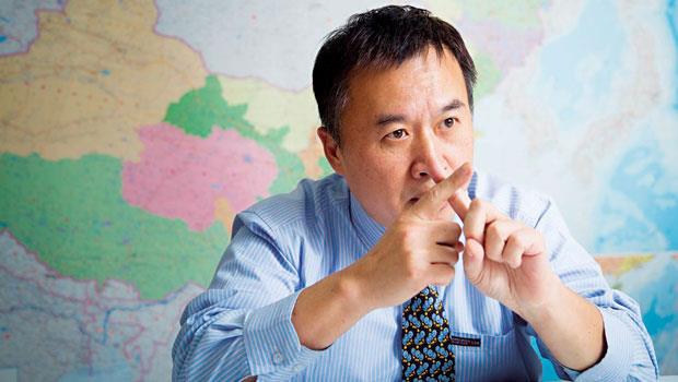 富堡董事林峻樟為了打下海外江山，辦公室裡特地掛著亞洲地圖，經常在RCEP成員國趴趴走。(攝影者．曾千倚)